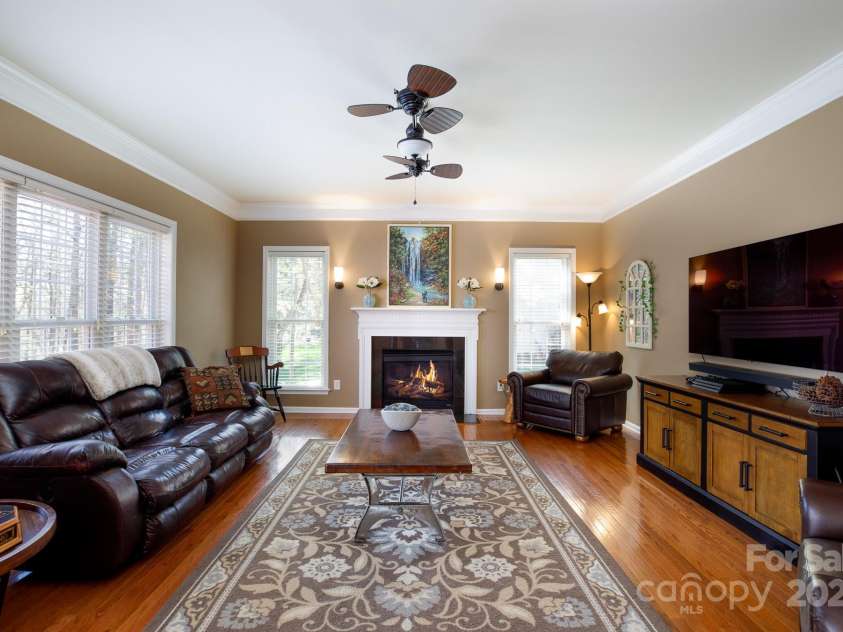4232 Belle Meade Circle, Belmont, NC 28012.  MLS# CAR4238225, YatesRealty ID 3702. Family room overlooks back