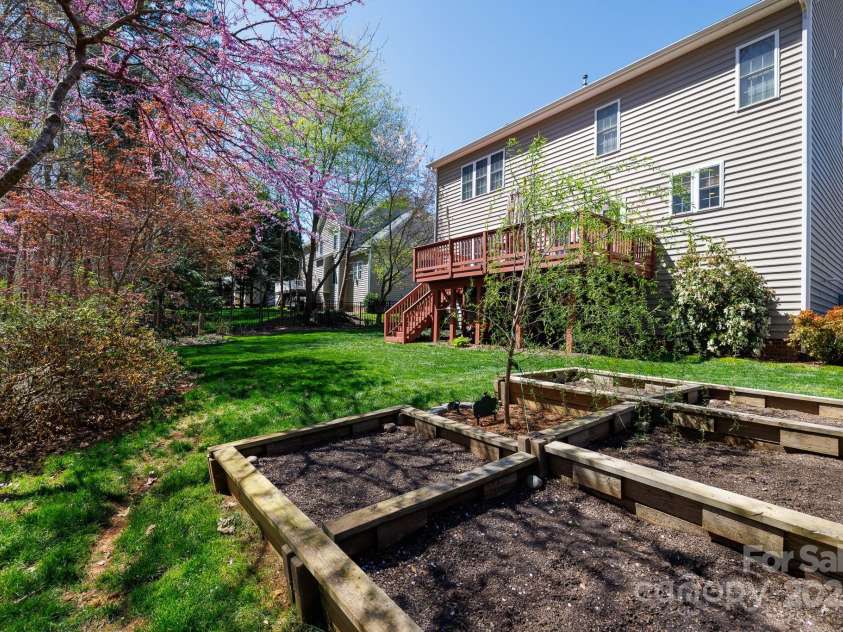 4232 Belle Meade Circle, Belmont, NC 28012.  MLS# CAR4238225, YatesRealty ID 3702. Lush landscaping