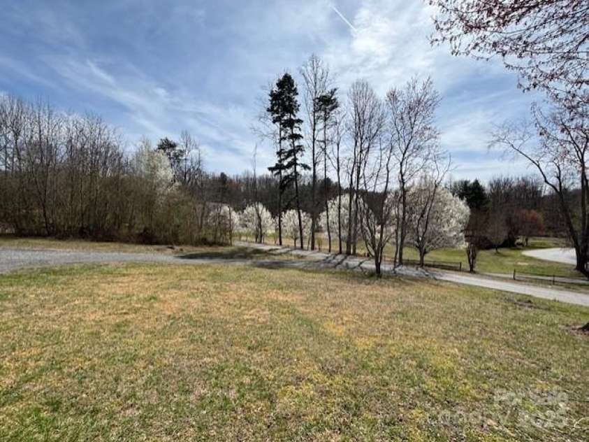 43 Flaming Arrow Drive, Whittier, NC 28789.  MLS# CAR4237386, YatesRealty ID 3702. 