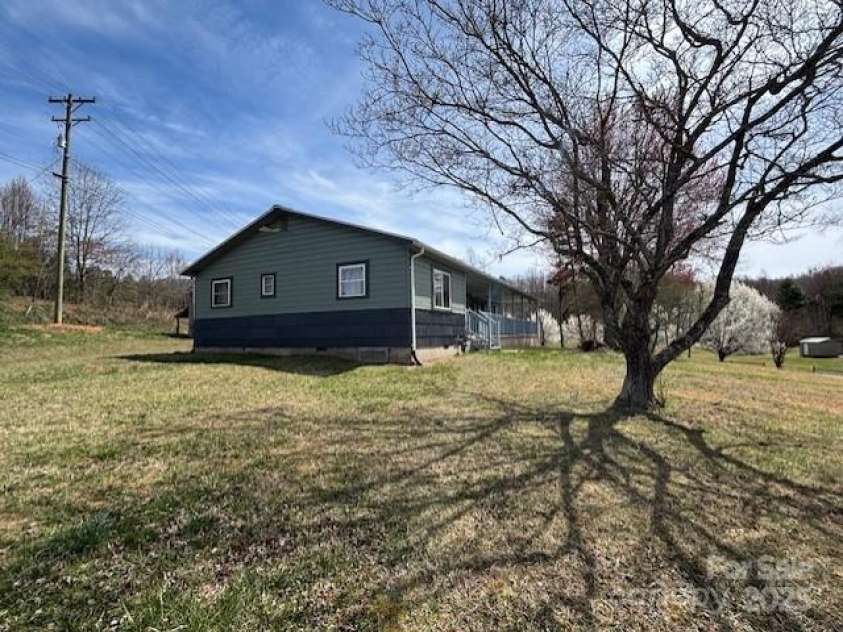 43 Flaming Arrow Drive, Whittier, NC 28789.  MLS# CAR4237386, YatesRealty ID 3702. 