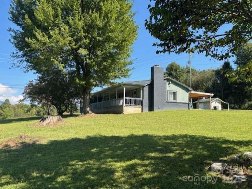 43 Flaming Arrow Drive, Whittier, NC 28789.  MLS# CAR4237386, YatesRealty ID 3702. 