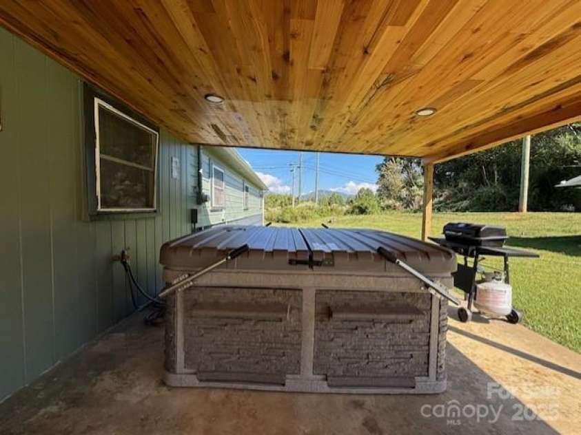 43 Flaming Arrow Drive, Whittier, NC 28789.  MLS# CAR4237386, YatesRealty ID 3702. 