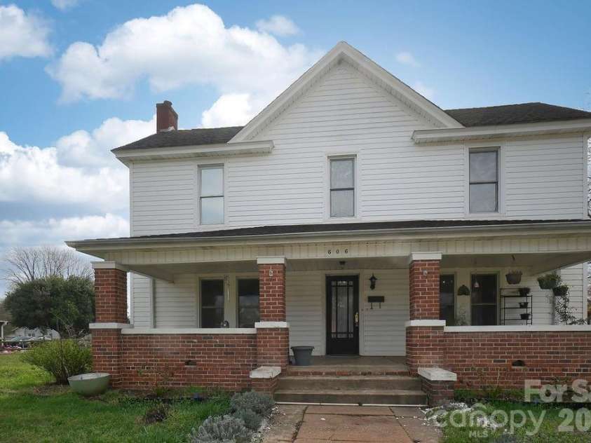 606 Main Street, China Grove, NC 28023.  MLS# CAR4355852, YatesRealty ID 3702. 