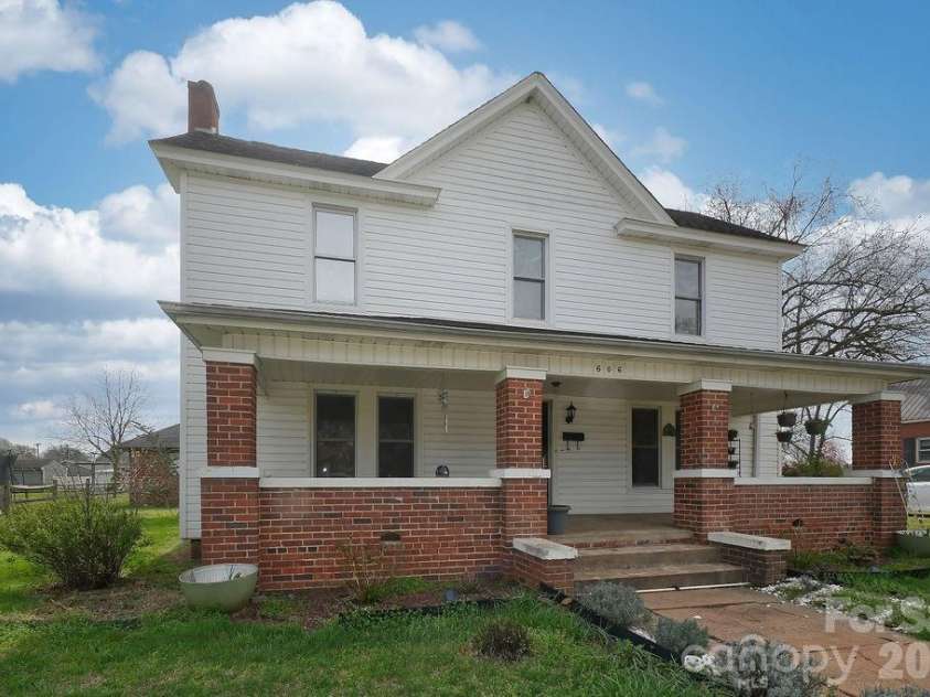 606 Main Street, China Grove, NC 28023.  MLS# CAR4355852, YatesRealty ID 3702. 