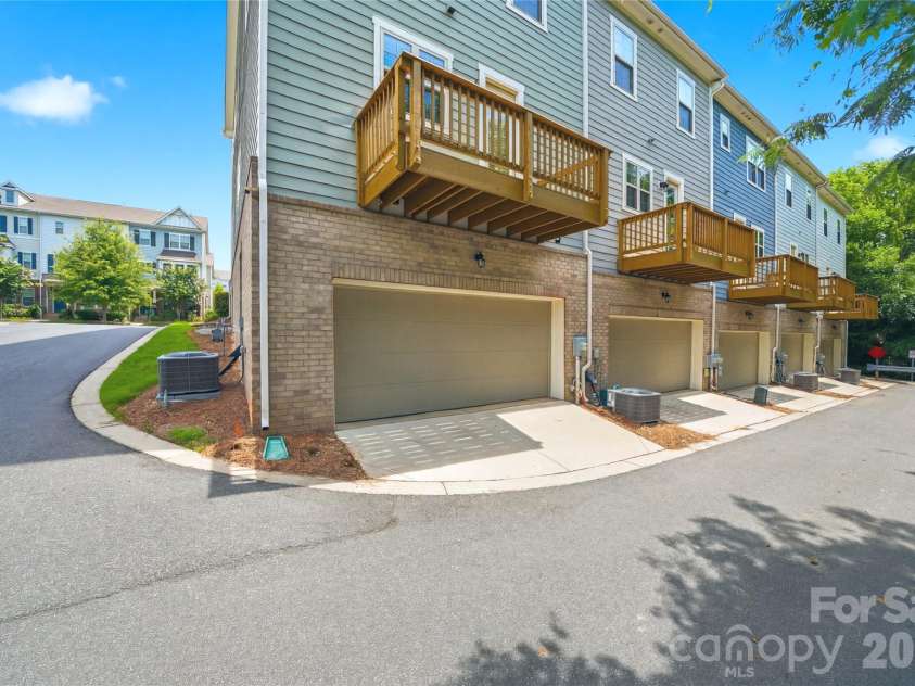 9524 Ainslie Downs Street, Charlotte, NC 28273.  MLS# CAR4396903, YatesRealty ID 37020. 
