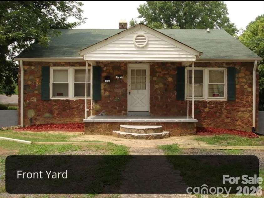 1028 Karendale Avenue, Charlotte, NC 28208.  MLS# CAR4397545, YatesRealty ID 37021. 