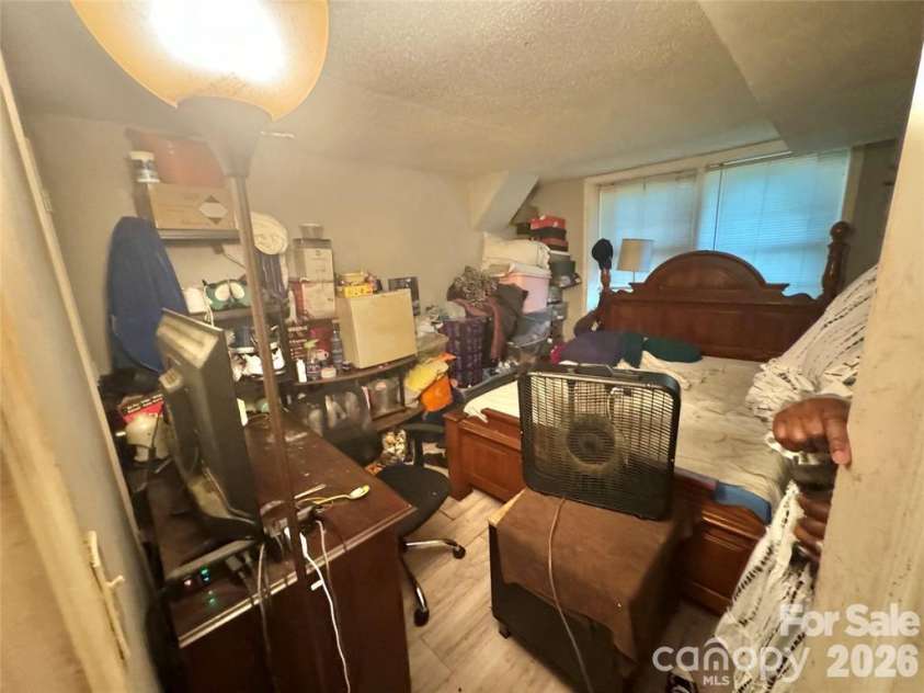 1028 Karendale Avenue, Charlotte, NC 28208.  MLS# CAR4397545, YatesRealty ID 37021. 
