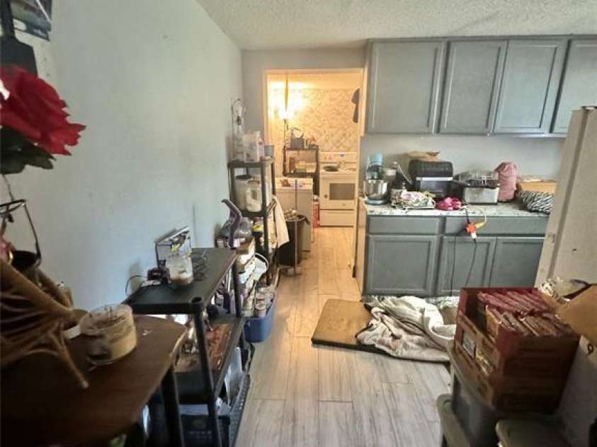 1028 Karendale Avenue, Charlotte, NC 28208.  MLS# CAR4397545, YatesRealty ID 37021. 