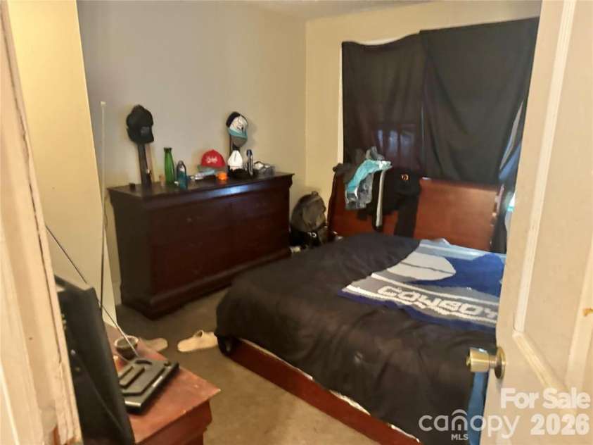 1028 Karendale Avenue, Charlotte, NC 28208.  MLS# CAR4397545, YatesRealty ID 37021. 