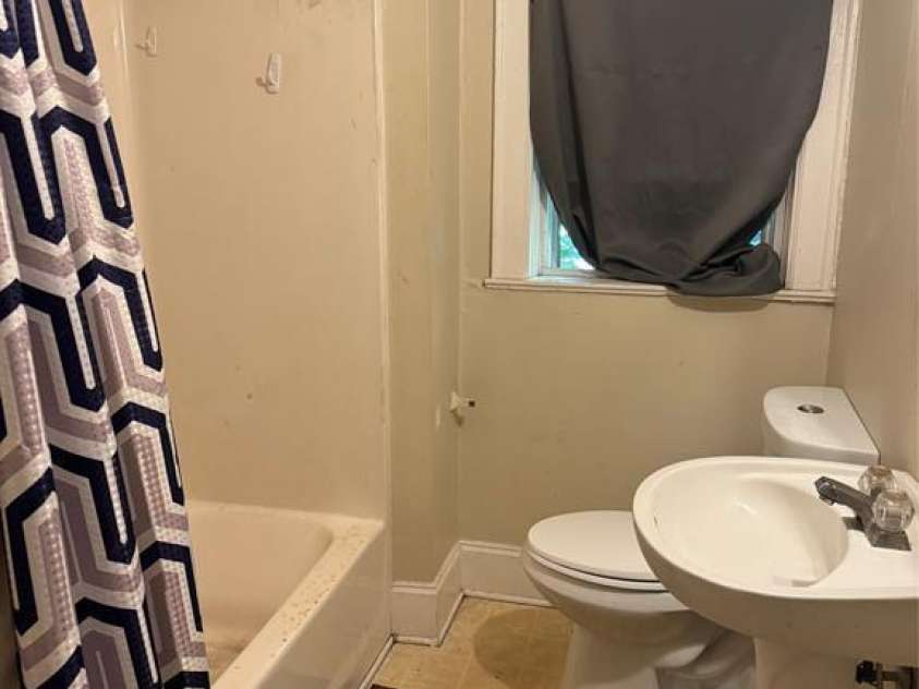 1028 Karendale Avenue, Charlotte, NC 28208.  MLS# CAR4397545, YatesRealty ID 37021. 