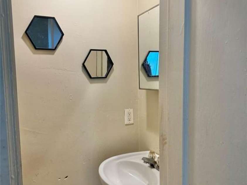 1028 Karendale Avenue, Charlotte, NC 28208.  MLS# CAR4397545, YatesRealty ID 37021. 