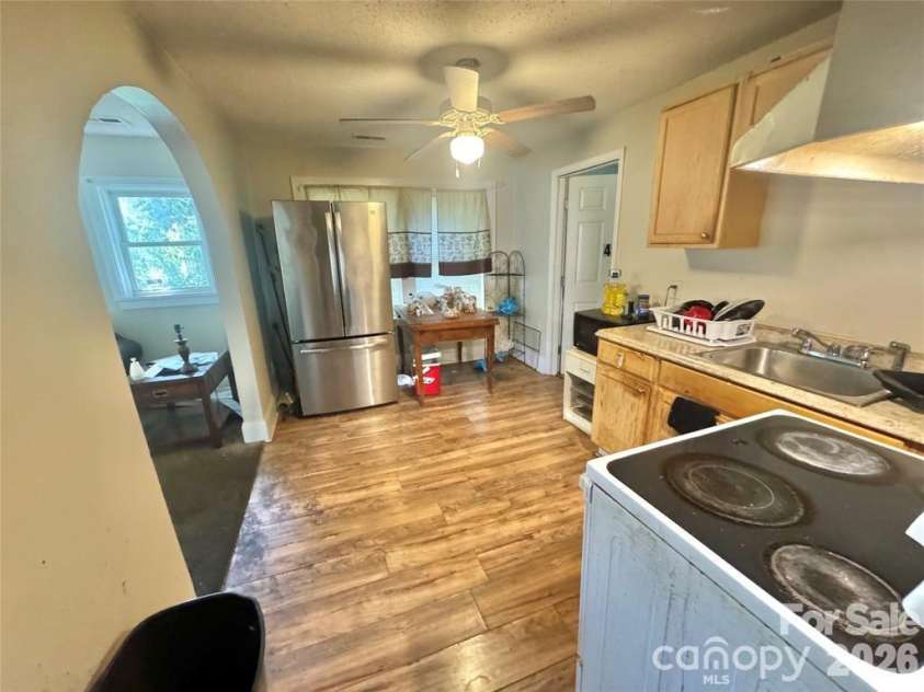 1028 Karendale Avenue, Charlotte, NC 28208.  MLS# CAR4397545, YatesRealty ID 37021. 