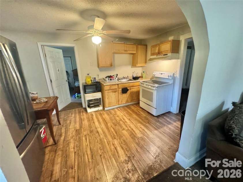 1028 Karendale Avenue, Charlotte, NC 28208.  MLS# CAR4397545, YatesRealty ID 37021. 