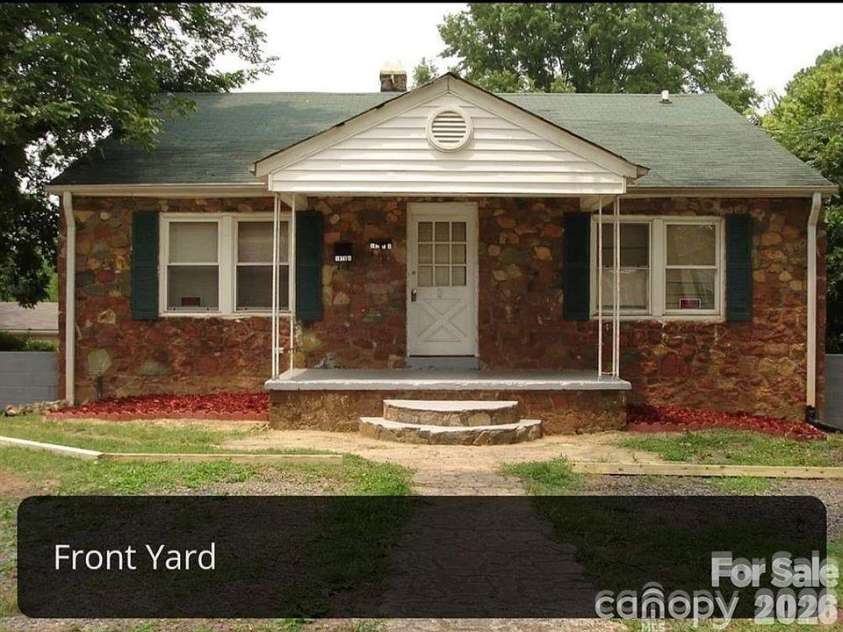 1028 Karendale Avenue, Charlotte, NC 28208.  MLS# CAR4417609, YatesRealty ID 37021. 
