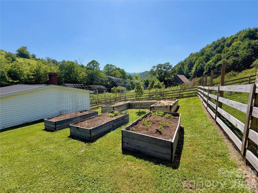 419 Fletcher Branch Road, Vilas, NC 28692.  MLS# CAR4403779, YatesRealty ID 37022. 