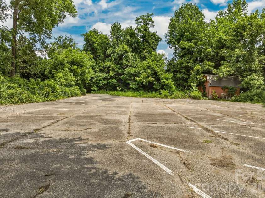31 Meadows Blake House Lane, Fletcher, NC 28732.  MLS# CAR4402422, YatesRealty ID 37023. 