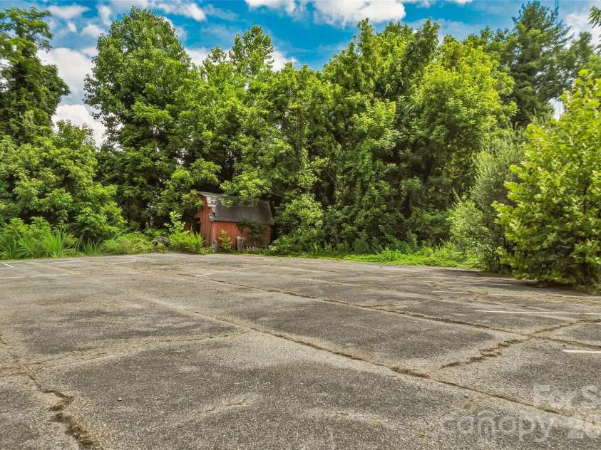 31 Meadows Blake House Lane, Fletcher, NC 28732.  MLS# CAR4402422, YatesRealty ID 37023. 