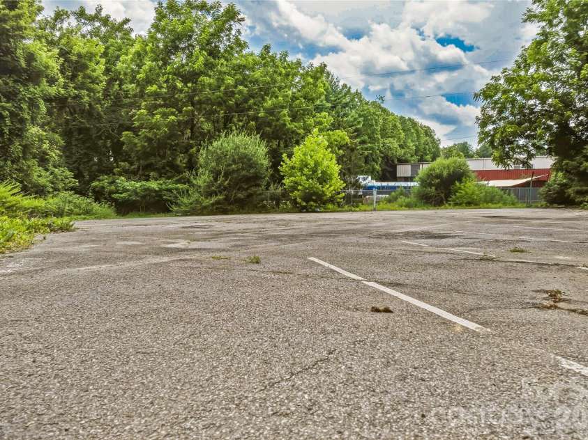 31 Meadows Blake House Lane, Fletcher, NC 28732.  MLS# CAR4402422, YatesRealty ID 37023. 