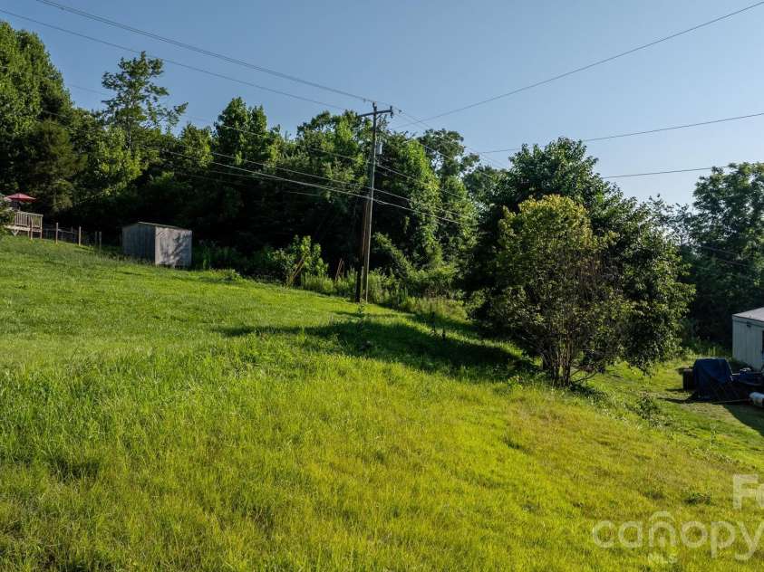 14 Calhoun Drive, Marion, NC 28752.  MLS# CAR4403910, YatesRealty ID 37024. 