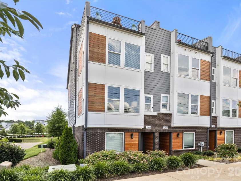 2103 Isom Street, Charlotte, NC 28208.  MLS# CAR4401792, YatesRealty ID 37025. 