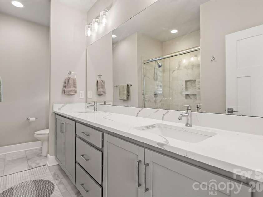 2103 Isom Street, Charlotte, NC 28208.  MLS# CAR4401792, YatesRealty ID 37025. 