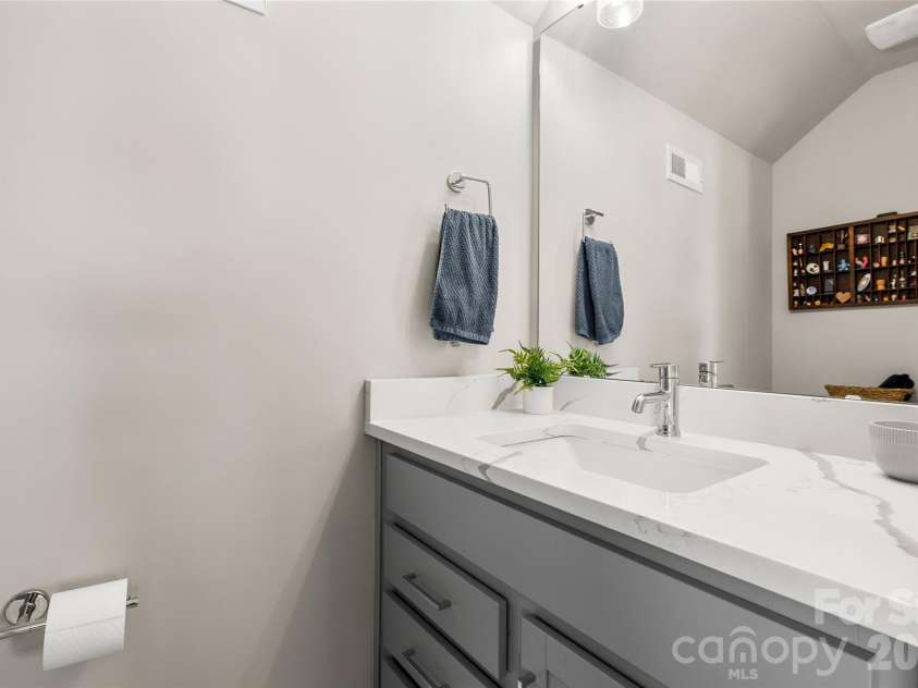 2103 Isom Street, Charlotte, NC 28208.  MLS# CAR4401792, YatesRealty ID 37025. 