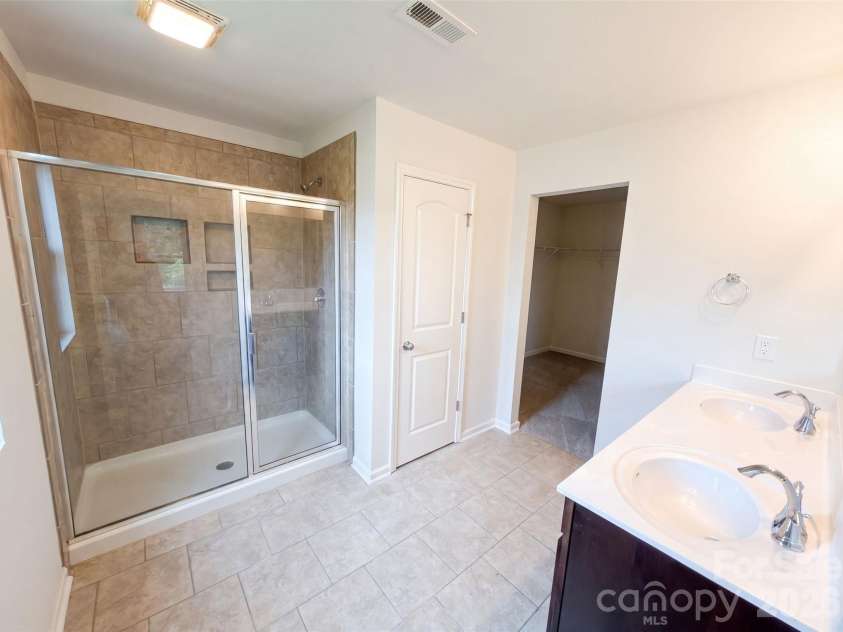 5627 Barclay Court, Fort Mill, SC 29707.  MLS# CAR4404202, YatesRealty ID 37026. 