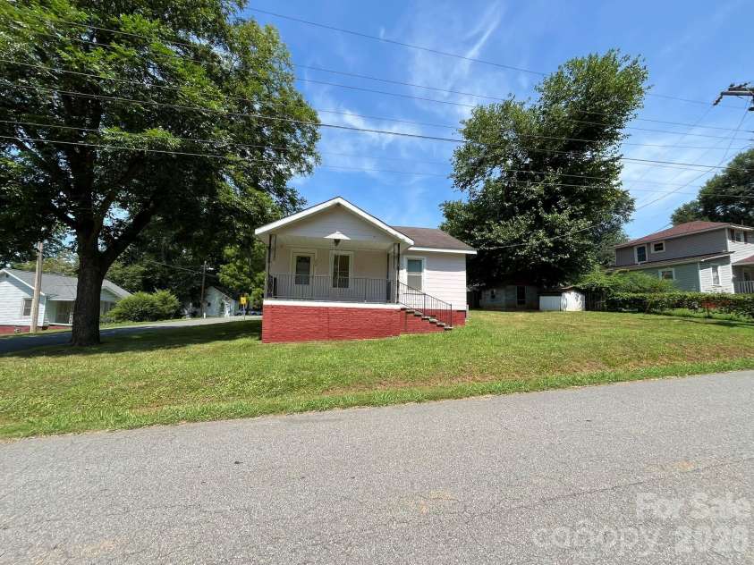 208 Bell Street, Mount Holly, NC 28120.  MLS# CAR4401123, YatesRealty ID 37027. 