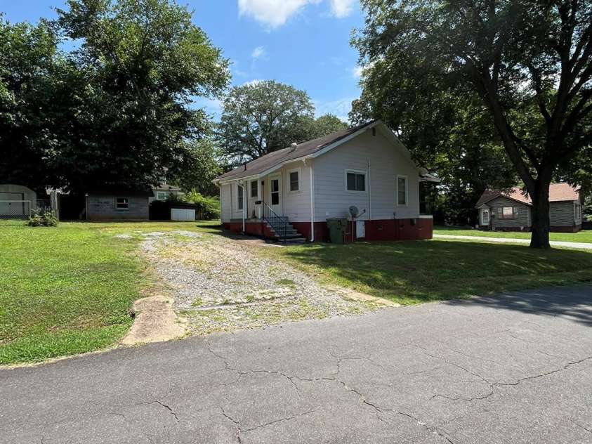 208 Bell Street, Mount Holly, NC 28120.  MLS# CAR4401123, YatesRealty ID 37027. 