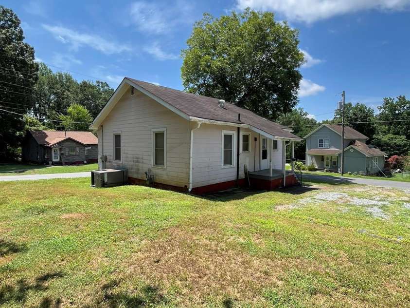208 Bell Street, Mount Holly, NC 28120.  MLS# CAR4401123, YatesRealty ID 37027. 
