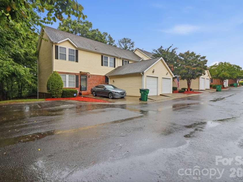 4311 Laurel Hill Lane, Charlotte, NC 28217.  MLS# CAR4399635, YatesRealty ID 37028. 