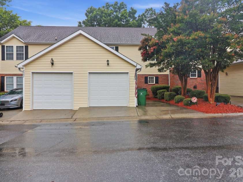 4311 Laurel Hill Lane, Charlotte, NC 28217.  MLS# CAR4399635, YatesRealty ID 37028. 