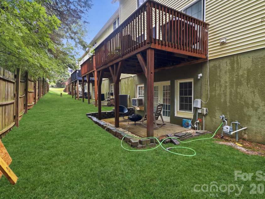 4311 Laurel Hill Lane, Charlotte, NC 28217.  MLS# CAR4399635, YatesRealty ID 37028. 