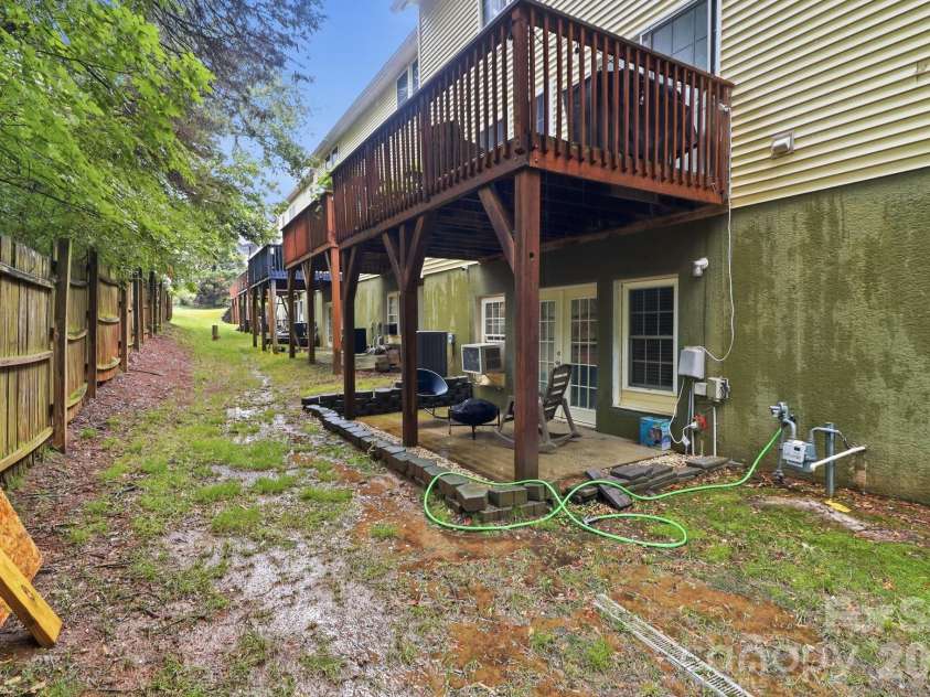 4311 Laurel Hill Lane, Charlotte, NC 28217.  MLS# CAR4399635, YatesRealty ID 37028. 