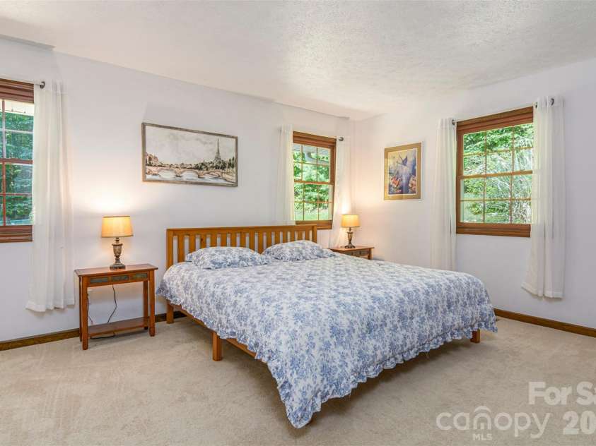 111 Kindy Forest Drive, Hendersonville, NC 28739.  MLS# CAR4398408, YatesRealty ID 37029. 2nd King Size Primary Suite