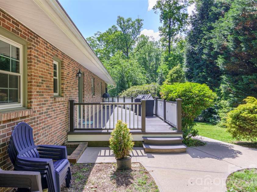 111 Kindy Forest Drive, Hendersonville, NC 28739.  MLS# CAR4398408, YatesRealty ID 37029. Backdoor entry