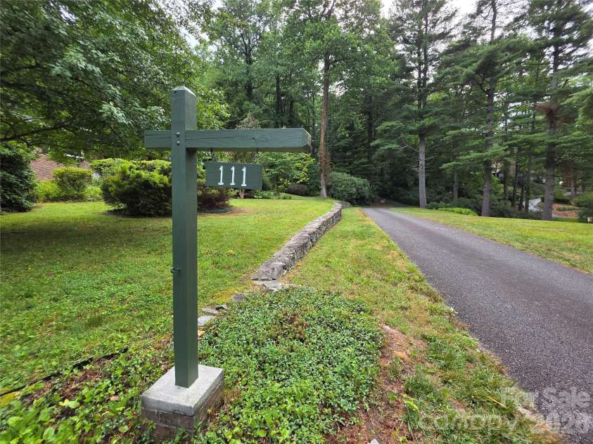 111 Kindy Forest Drive, Hendersonville, NC 28739.  MLS# CAR4398408, YatesRealty ID 37029. Come Home to Kindy Forest
