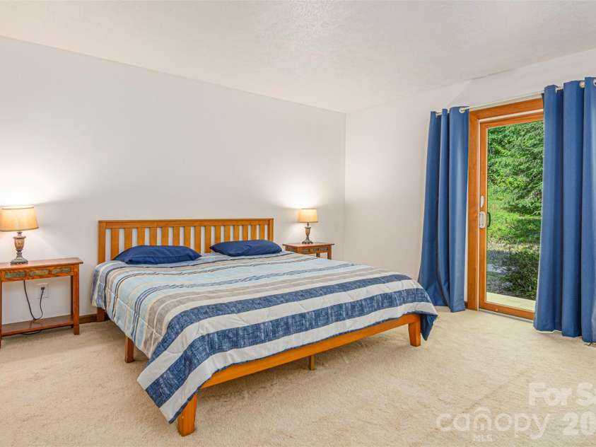 111 Kindy Forest Drive, Hendersonville, NC 28739.  MLS# CAR4398408, YatesRealty ID 37029. King Size Primary Suite Lakeside