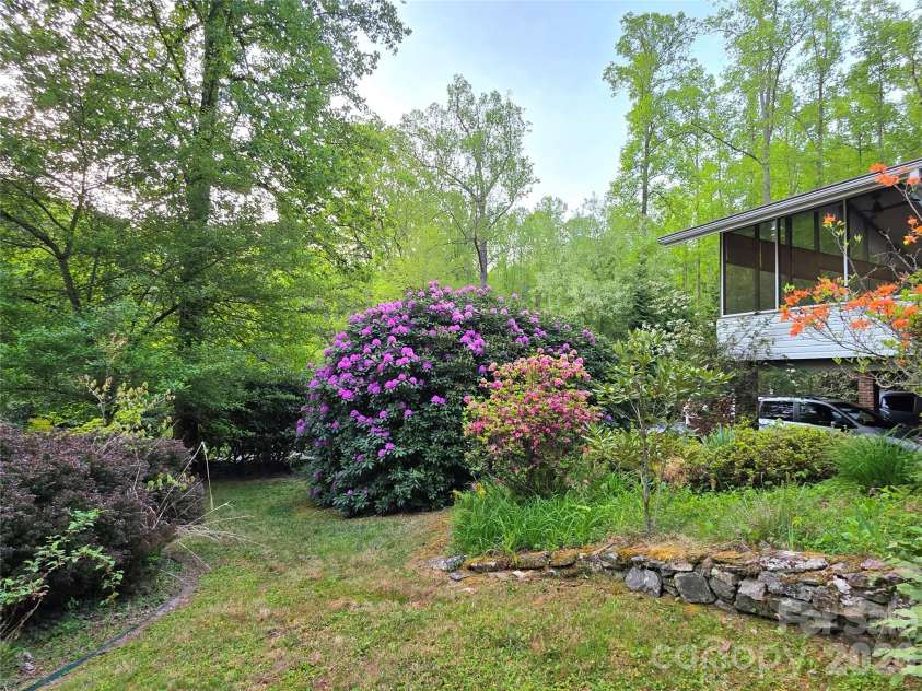 111 Kindy Forest Drive, Hendersonville, NC 28739.  MLS# CAR4398408, YatesRealty ID 37029. SPRING IN KINDY FOREST