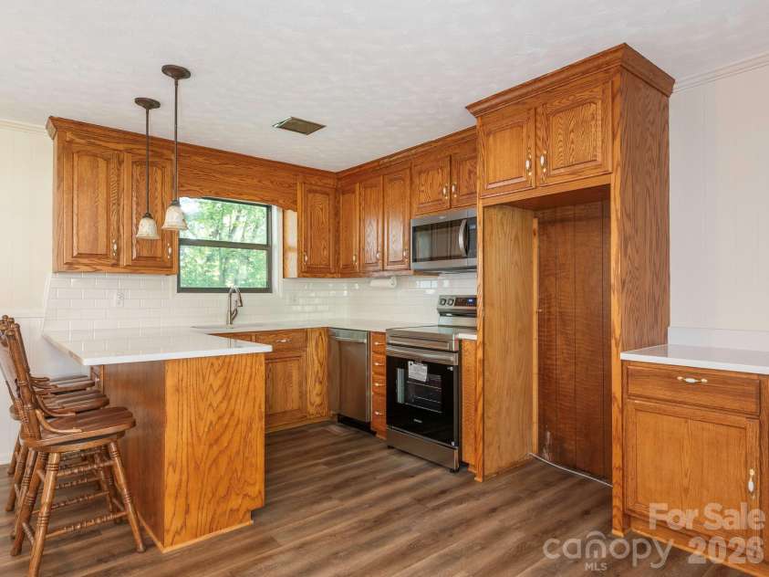 4531 Rocky River Road, Concord, NC 28027.  MLS# CAR4399344, YatesRealty ID 37030. Updated kitchen