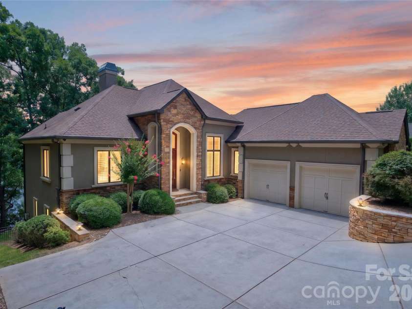 3225 Lake Pointe Drive, Belmont, NC 28012.  MLS# CAR4399291, YatesRealty ID 37031. 