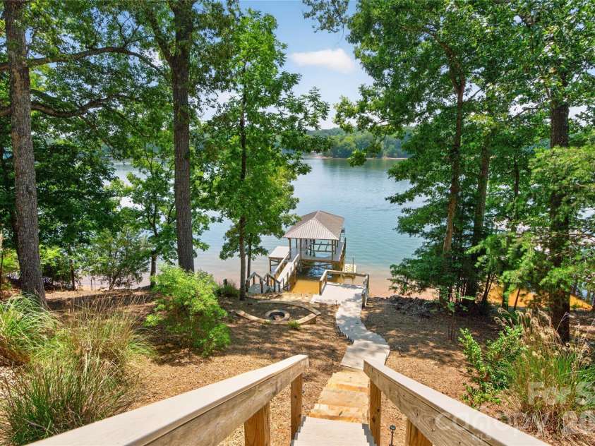 3225 Lake Pointe Drive, Belmont, NC 28012.  MLS# CAR4399291, YatesRealty ID 37031. 