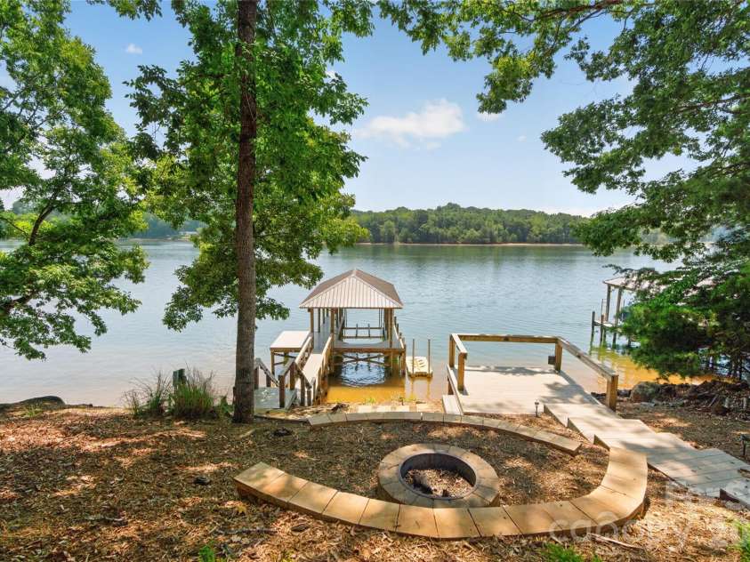 3225 Lake Pointe Drive, Belmont, NC 28012.  MLS# CAR4399291, YatesRealty ID 37031. 