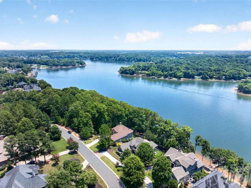 3225 Lake Pointe Drive, Belmont, NC 28012.  MLS# CAR4399291, YatesRealty ID 37031. 
