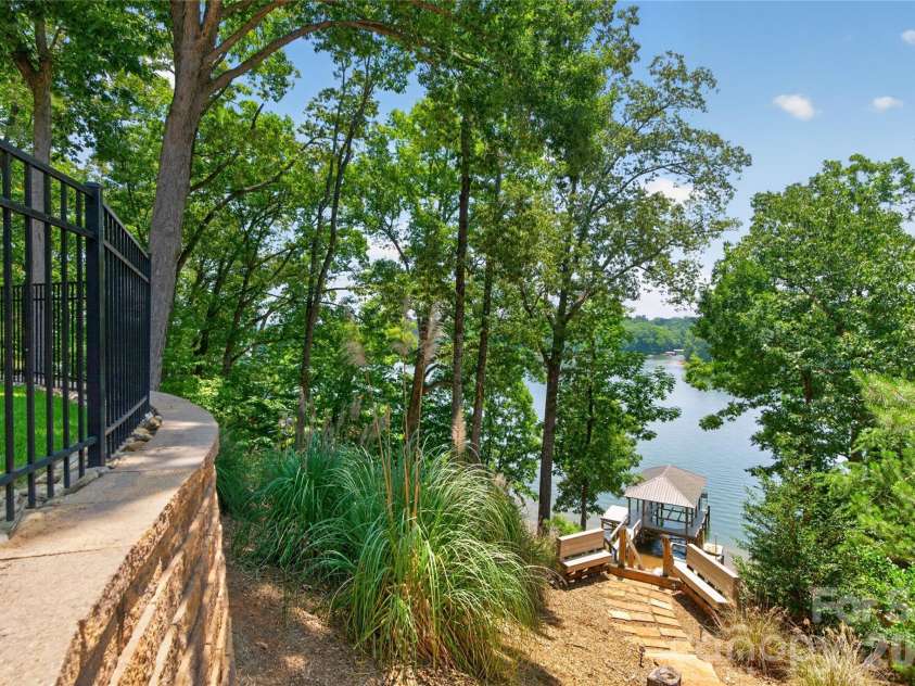 3225 Lake Pointe Drive, Belmont, NC 28012.  MLS# CAR4399291, YatesRealty ID 37031. 