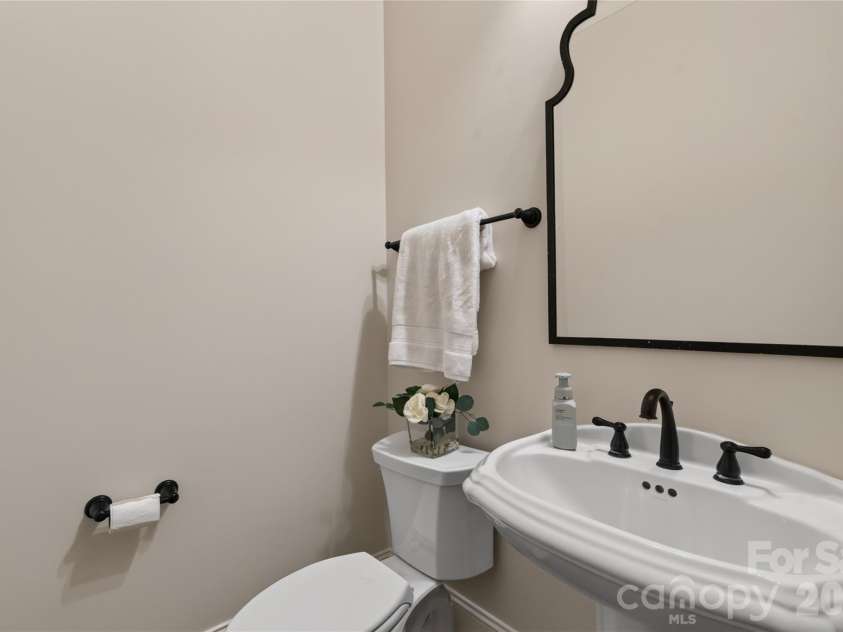 3225 Lake Pointe Drive, Belmont, NC 28012.  MLS# CAR4399291, YatesRealty ID 37031. Powder Room