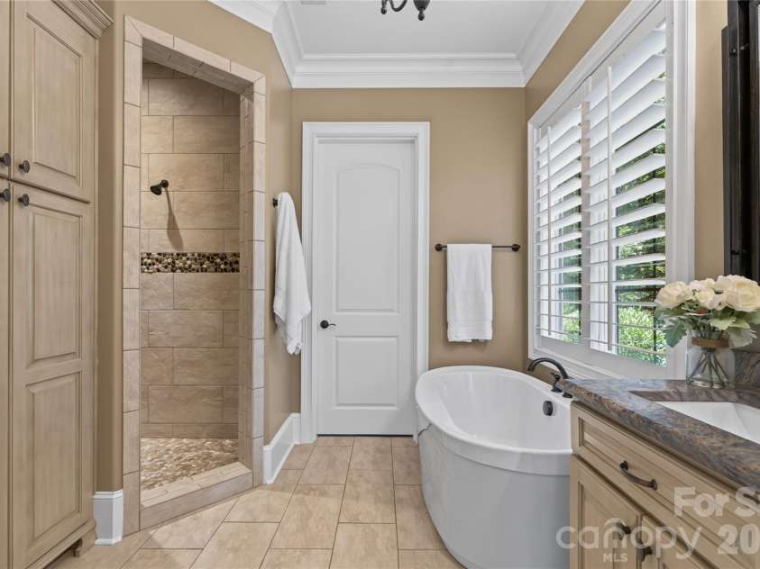 3225 Lake Pointe Drive, Belmont, NC 28012.  MLS# CAR4399291, YatesRealty ID 37031. Primary Spa like Bath with leathered granite countertops