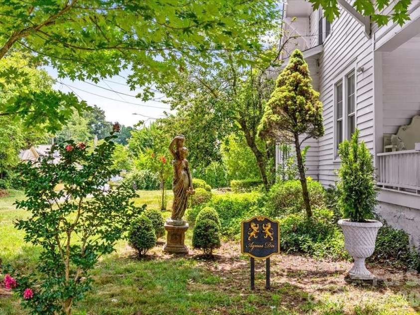 501 2nd Avenue, Lexington, NC 27292.  MLS# CAR4402611, YatesRealty ID 37032. 