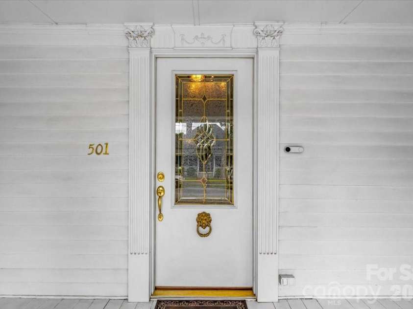 501 2nd Avenue, Lexington, NC 27292.  MLS# CAR4402611, YatesRealty ID 37032. 