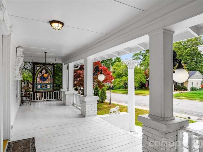 501 2nd Avenue, Lexington, NC 27292.  MLS# CAR4402611, YatesRealty ID 37032. 